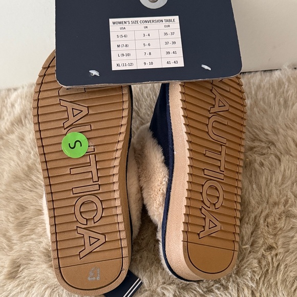Nautica Dark Blue and Tan Plush Slippers size 5-6 - Picture 5 of 5